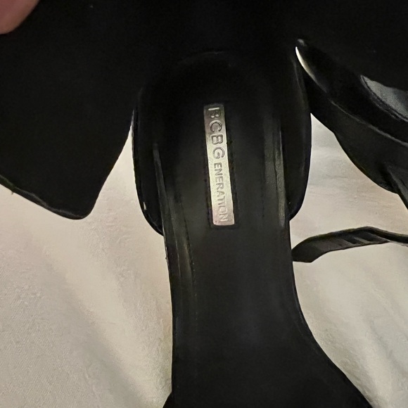 BCBG Black Sandals size 7.5 - Picture 3 of 4